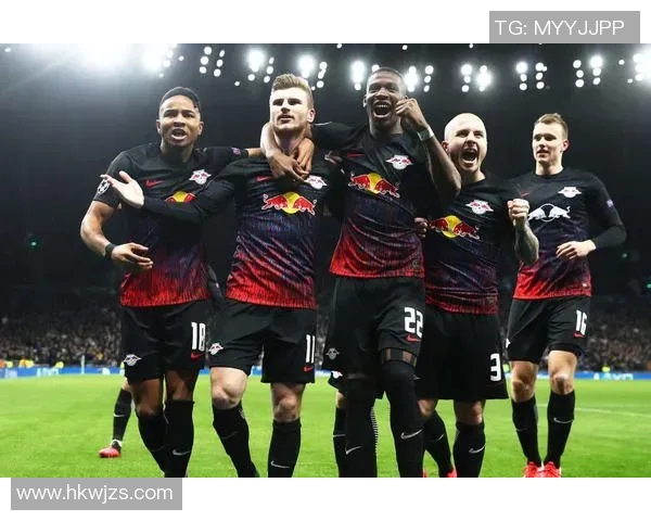 足球明星的传奇故事与不屈精神展现了体育的魅力与奋斗的力量