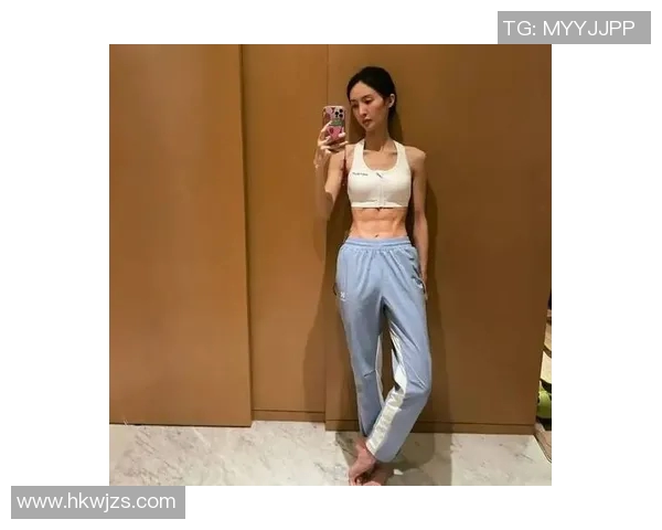 足球明星展现完美腹肌照揭秘运动员的健身秘诀与饮食计划